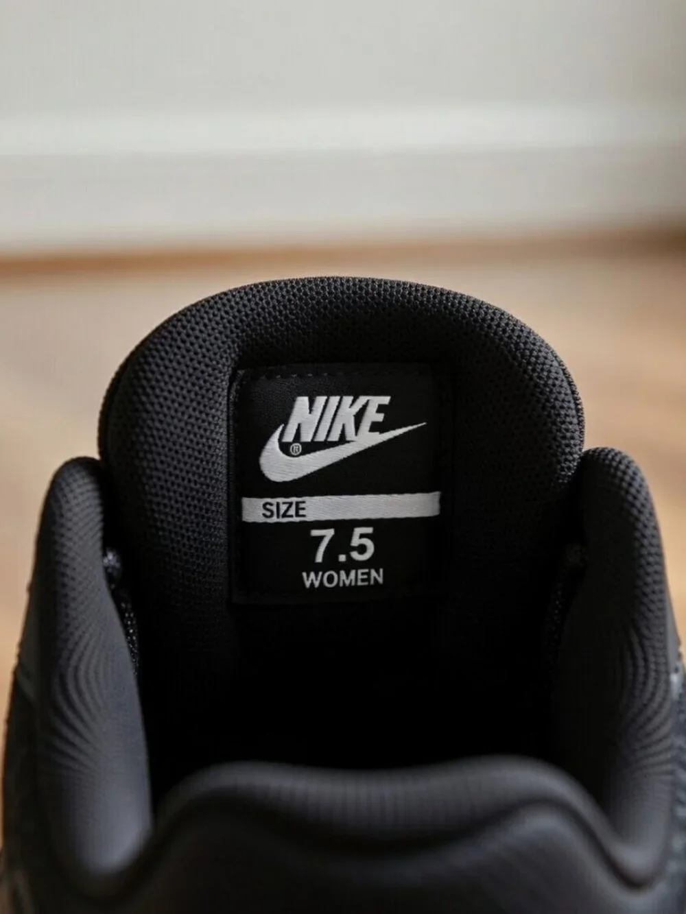 Nike Legend Essential 2 Triple Black Women's Training Shoes Size 7.5 New - Picture 6 of 6